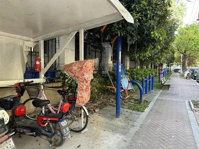 民情议事解民忧，修建车棚暖民心