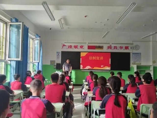 法治“开学第一课” 护航青春助成长