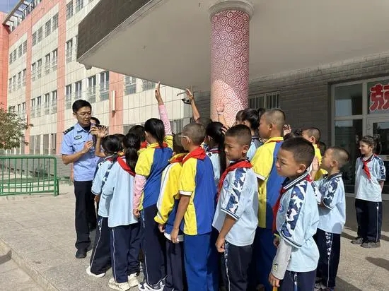铁路法治宣传教育活动走进校园 深化学生法治意识