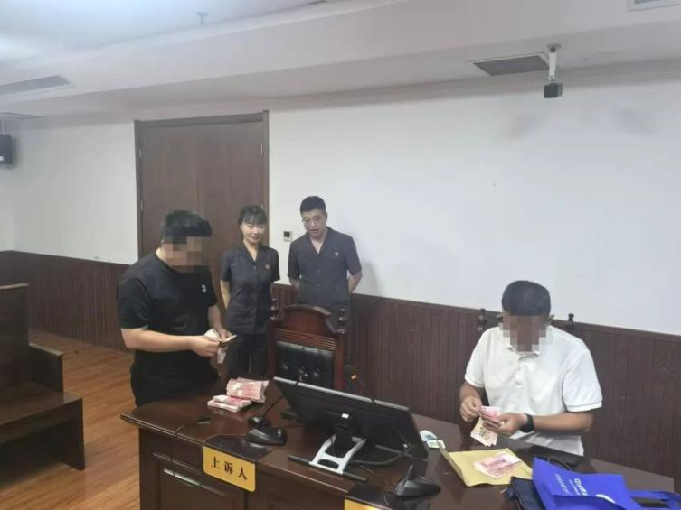 交通事故起纠纷 法官调解促和谐 交通事故起纠纷 法官调解促和谐