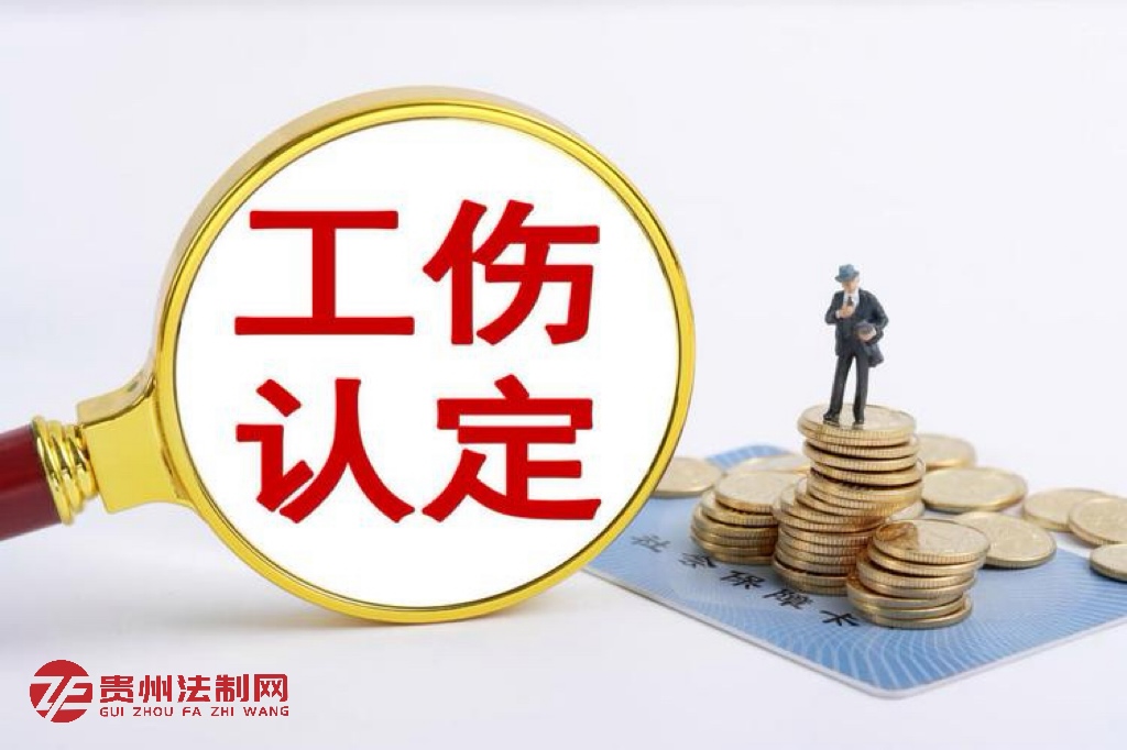 问：如果上下班途中发生交通事故，有权向所在单位要求享受工伤待遇，包括下班时顺道买菜的情况。上下班的途中包括四种情况：