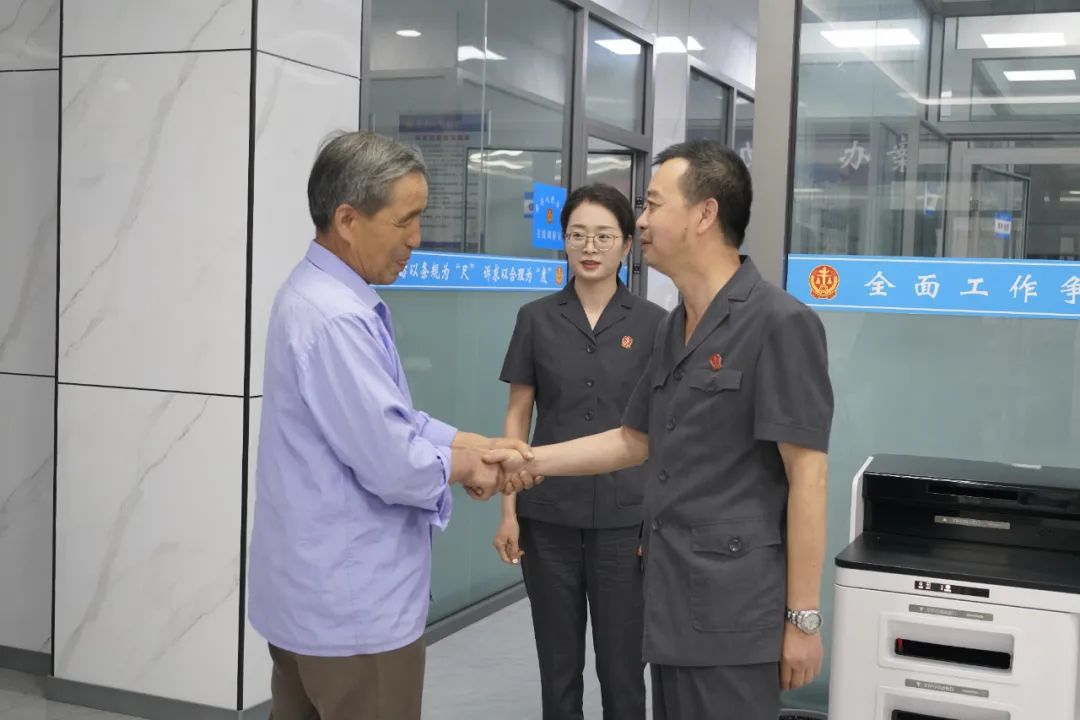 倾心化解医患纠纷 司法为民获赠锦旗