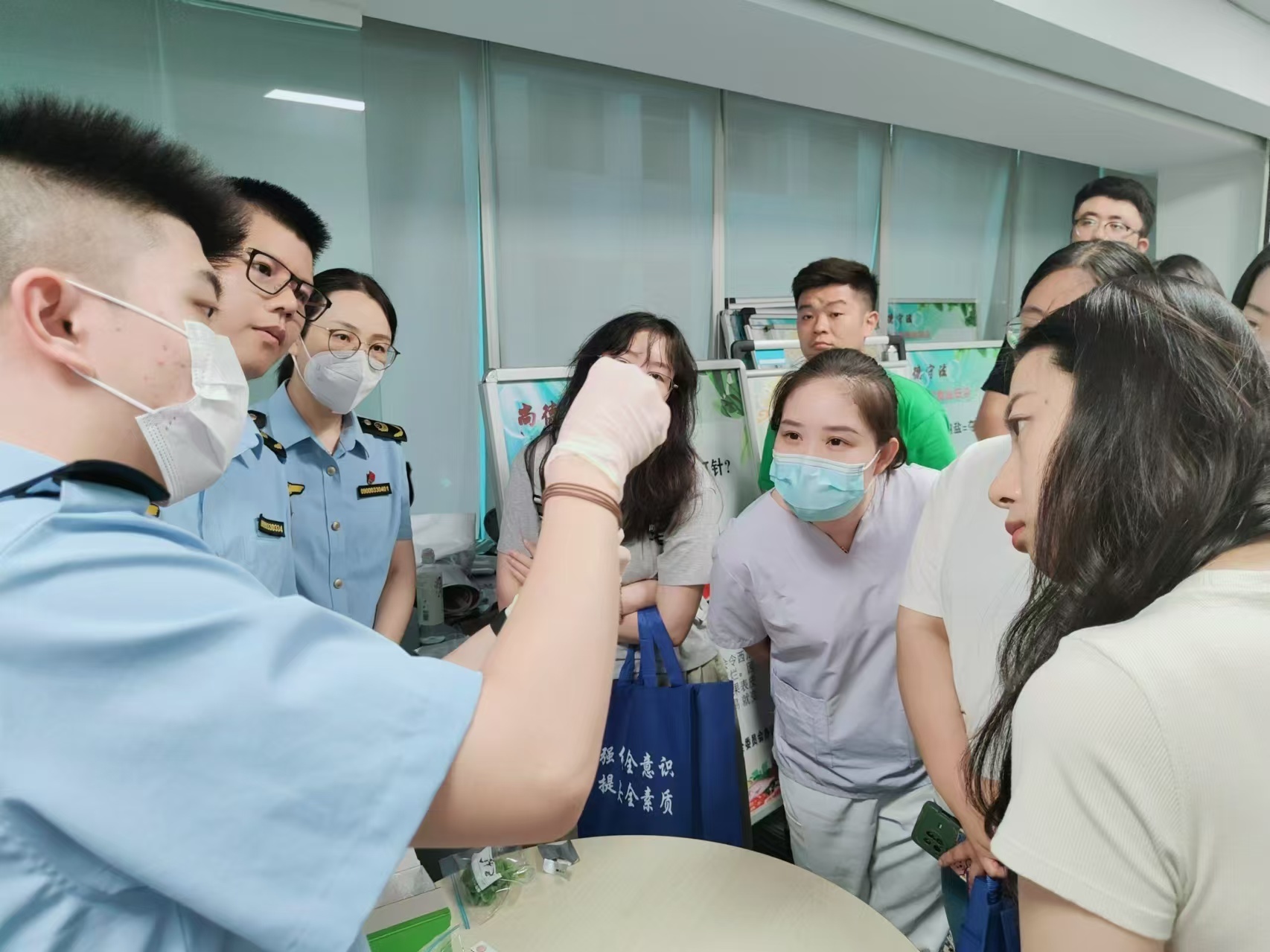 政民互动零距离,集思广益优服务 政民互动零距离,集思广益优服务
