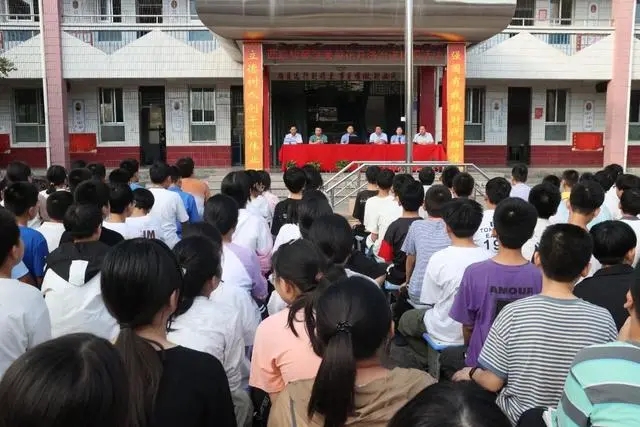 河南西峡县检察院开展法治进校园活动