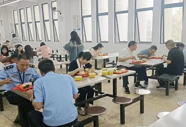开展联动监督 护航校园食品安全