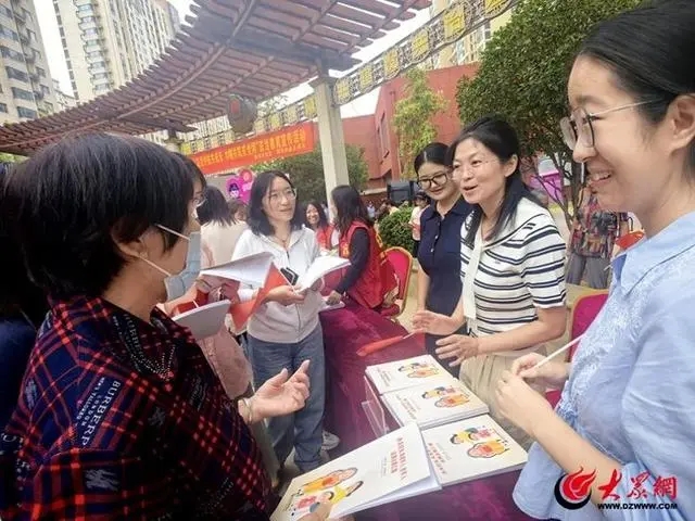 滕州市妇联“法治护航共成长,巾帼共筑安全网”法治教育宣传活动举行 滕州市妇联“法治护航共成长,巾帼共筑安全网”法治教育宣传活动举行