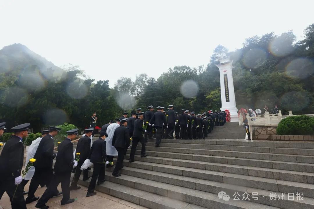 贵州省隆重举行烈士纪念日向英雄烈士敬献花篮仪式 徐麟李炳军赵永清等出席