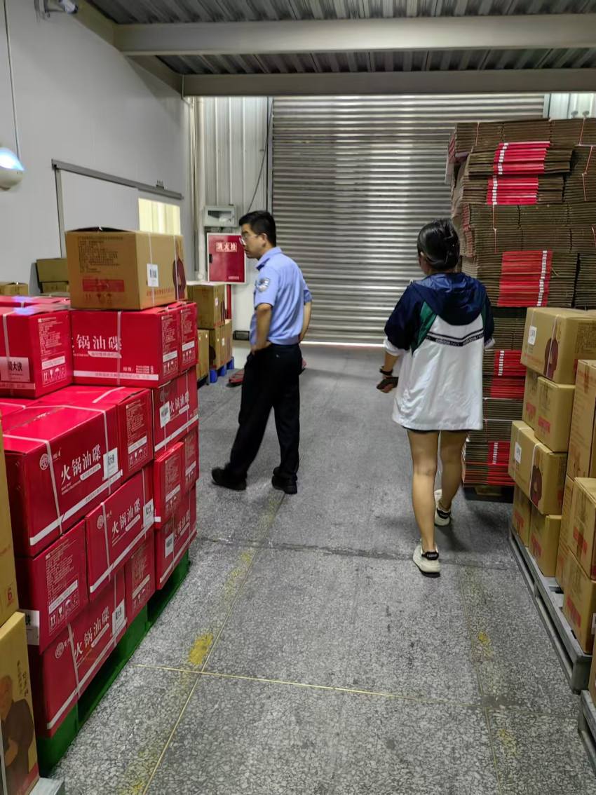 成都公安破获一起制售假冒品牌火锅调和油案 涉案金额1400万元