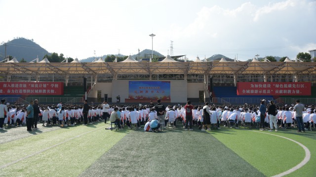“菜单式”宣讲， 为5000余名师生送上“法治教育大餐”