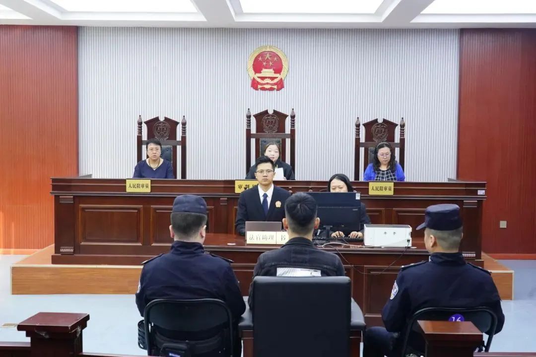 授意他人刷医保买药再转卖牟利，判了！