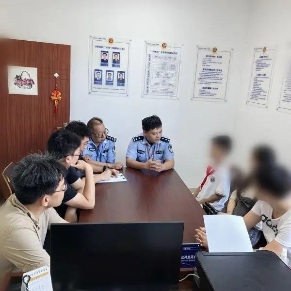 织就法制宣传、精准帮扶、科学管理的保护网,浦东警方这样点亮青少年心中的希望之光 织就法制宣传、精准帮扶、科学管理的保护网,浦东警方这样点亮青少年心中的希望之光