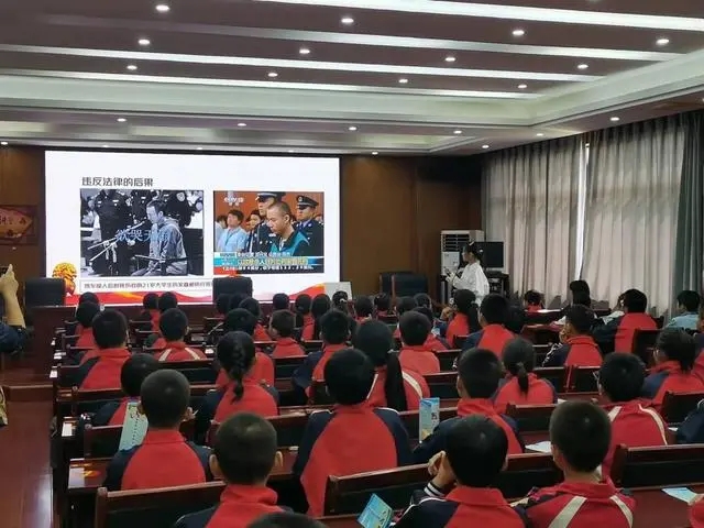 冷水滩区传芳小学开展法治教育进校园活动