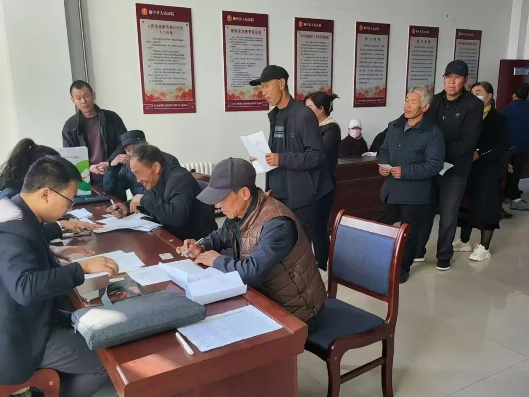 “一案结，多案了！”28名务工人员喜领薪酬！榆中法院集中发放涉民生案款