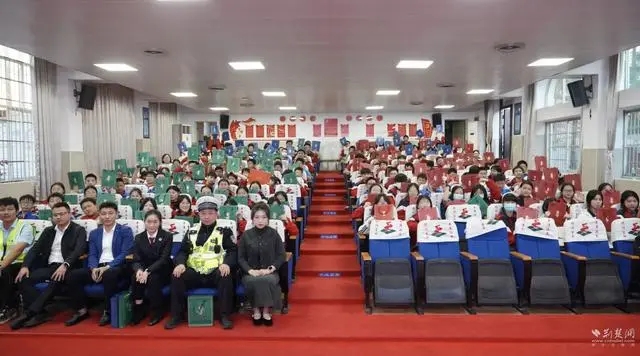 交通安全与法制教育并进 纱帽中学为留守儿童撑起保护伞 交通安全与法制教育并进 纱帽中学为留守儿童撑起保护伞
