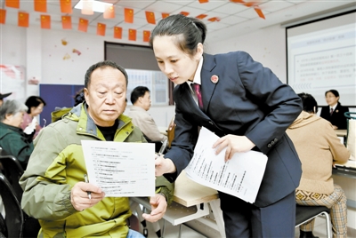 检察官深入街道 以案说法讲安全