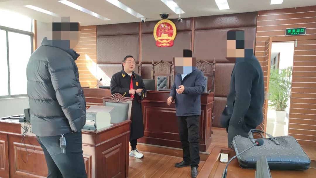 当法“枫”景 | 太白法庭：耐心调解促买卖合同纠纷当场履行