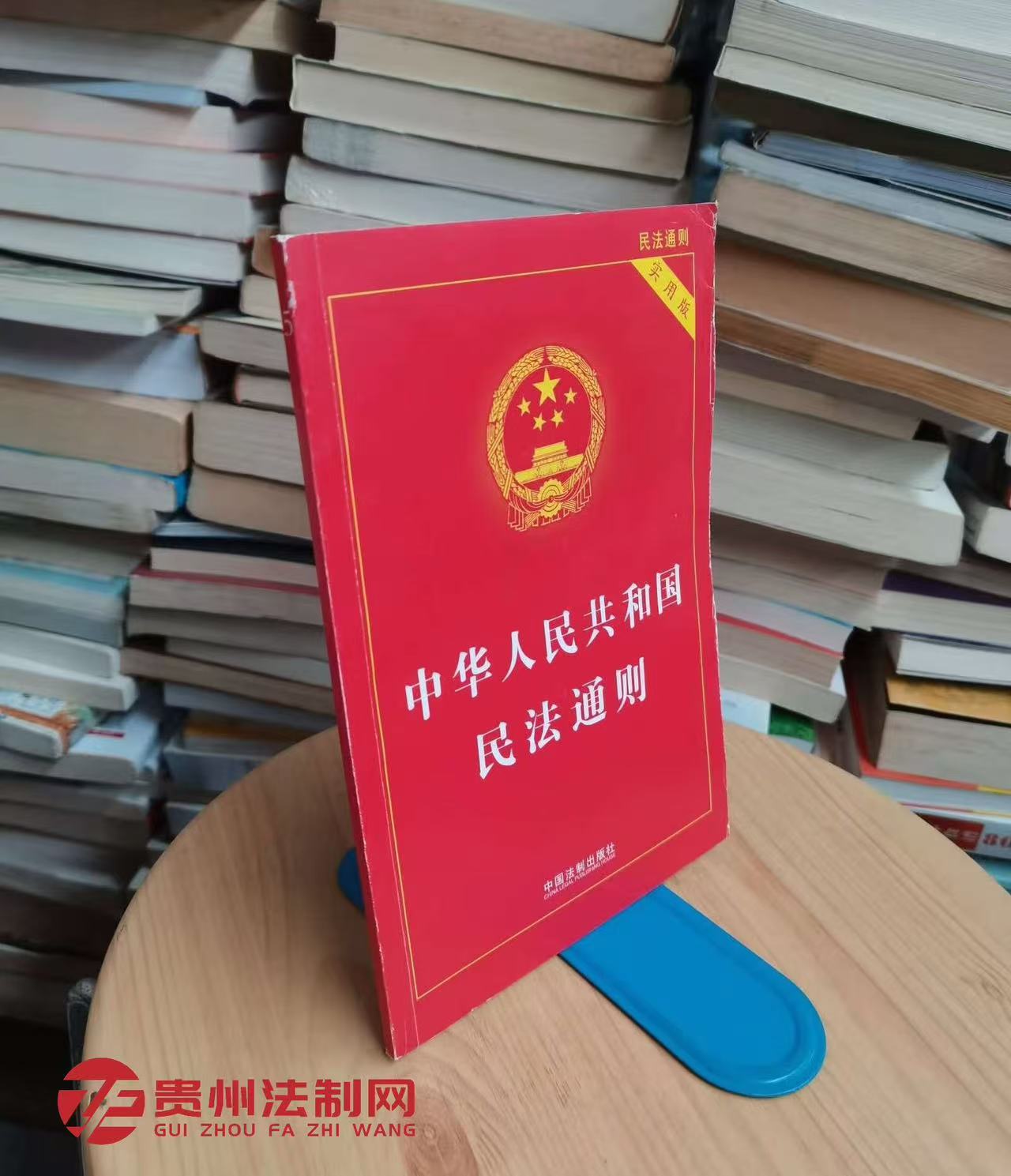 失踪人的近亲属之间就失踪人财产的代管问题发生争议的，应当如何处理？