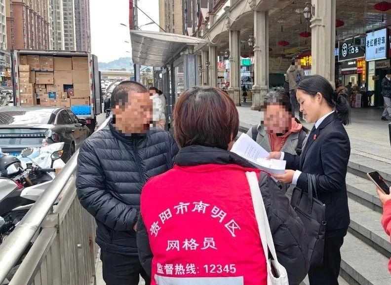 贵州息烽法院在公交车站台宣判一起金融借款合同纠纷案件 贵州息烽法院在公交车站台宣判一起金融借款合同纠纷案件