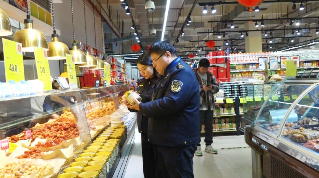 县市场监管局全力护航“双节”食品安全